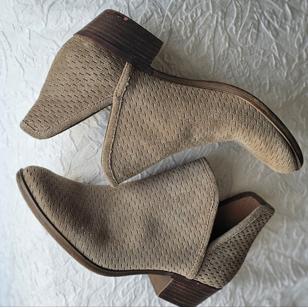 Lucky Brand 8.5 Tan Beige Suede Booties Ankle Boots - Picture 4 of 9